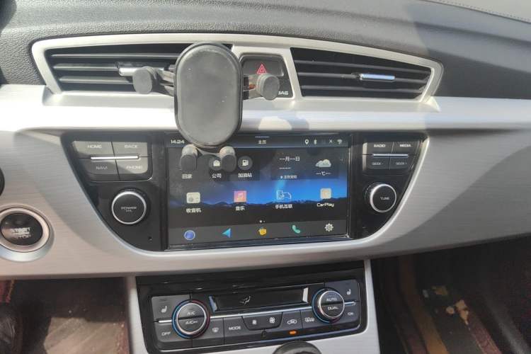 Used Geely Auto Emgrand X7 Sport 2016 1.8TD Automatic All-Wheel-Drive ZhiZun Edition Audio And AC Panel