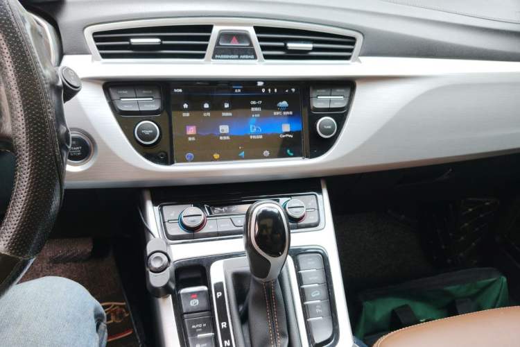 Used Geely Auto Emgrand X7 Sport 2016 1.8TD Automatic ZhiZun Version Audio And AC Panel