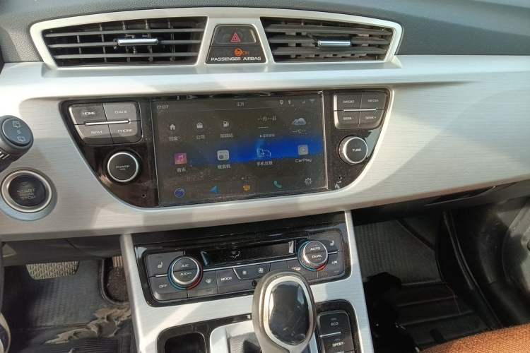 Used Geely Auto Emgrand X7 Sport 2016 1.8TD Automatic ZhiZun Version Audio And AC Panel