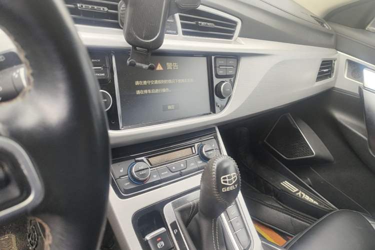 Used Geely Auto Emgrand X7 Sport 2016 1.8TD Automatic Smart Model Audio And AC Panel