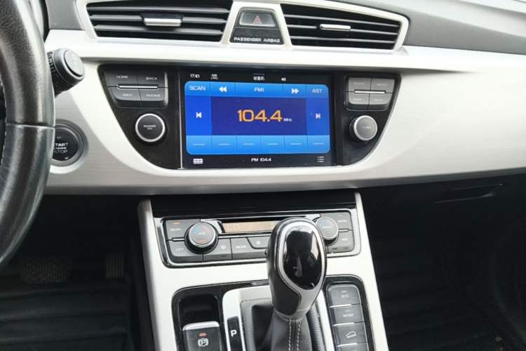 Used Geely Auto Emgrand X7 Sport 2016 1.8TD Automatic ZhiShang Model Audio And AC Panel