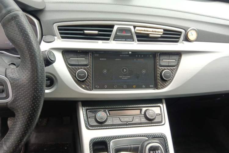 Used Geely Auto Emgrand X7 Sport 2016 2.0L Manual ZhiShang Version Audio And AC Panel