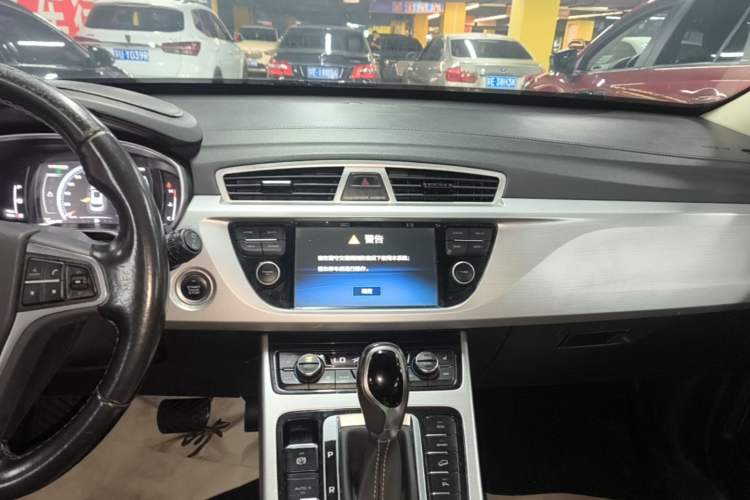 Used Geely Auto Emgrand X7 Sport 2016 1.8TD Automatic ZhiZun Version Audio And AC Panel