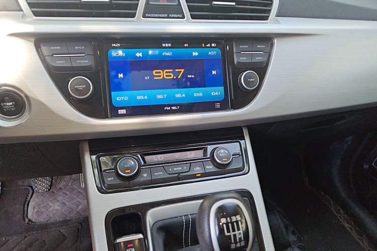Used Geely Auto Emgrand X7 Sport 2016 2.0L Manual Smart Connect Version Audio And AC Panel