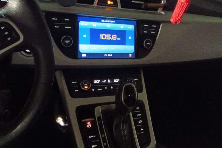 Used Geely Auto Emgrand X7 Sport 2016 1.8TD Automatic Smart Connectivity Version Audio And AC Panel