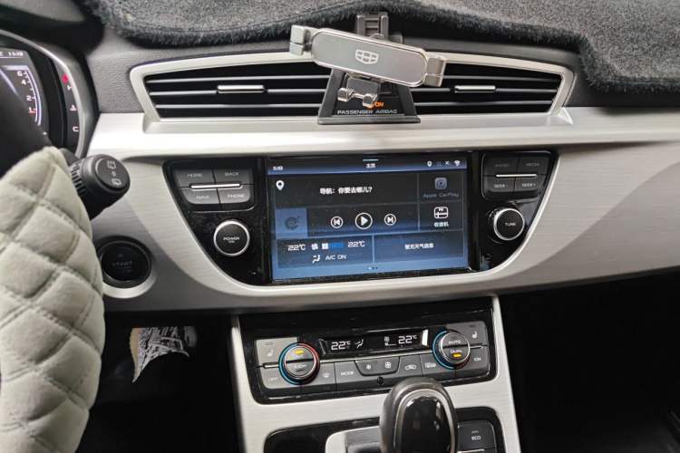 Used Geely Auto Emgrand X7 Sport 2016 1.8TD Automatic Smart Connectivity Version Audio And AC Panel