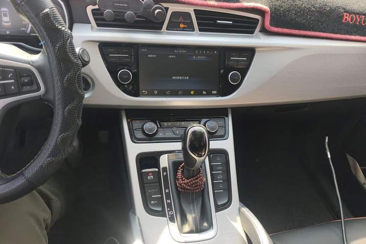 Used Geely Auto Emgrand X7 Sport 2016 1.8TD Automatic Smart Connectivity Version Audio And AC Panel