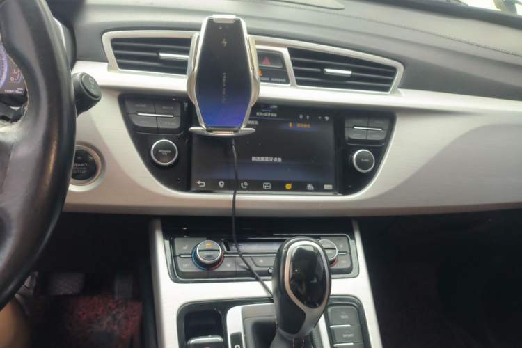 Used Geely Auto Emgrand X7 Sport 2016 1.8TD Automatic ZhiZun Version Audio And AC Panel
