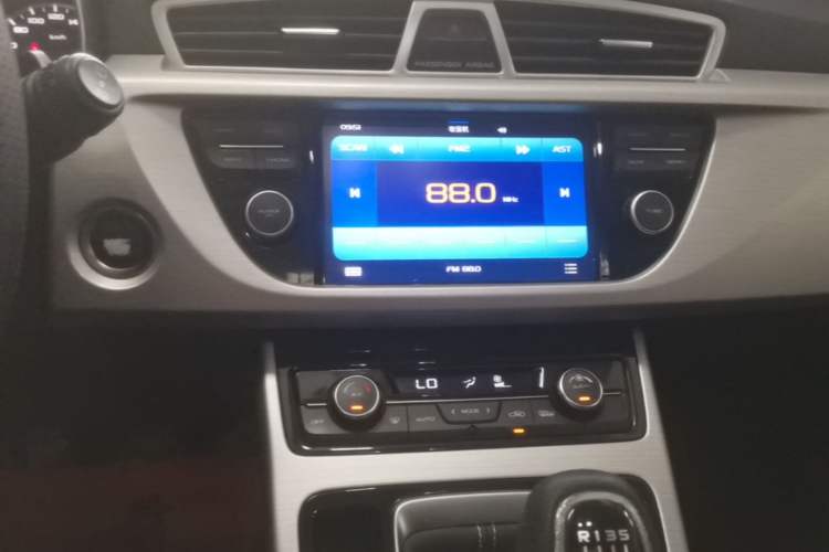 Used Geely Auto Emgrand X7 Sport 2016 2.0L Manual ZhiShang Version Audio And AC Panel