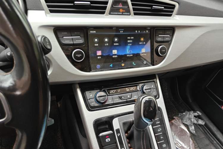 Used Geely Auto Emgrand X7 Sport 2016 1.8TD Automatic All-Wheel Drive Smart Version Audio And AC Panel