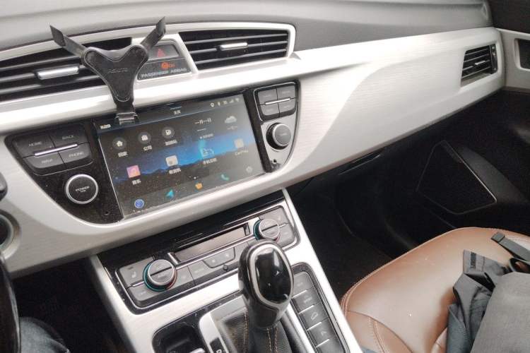 Used Geely Auto Emgrand X7 Sport 2016 1.8TD Automatic ZhiZun Version Audio And AC Panel