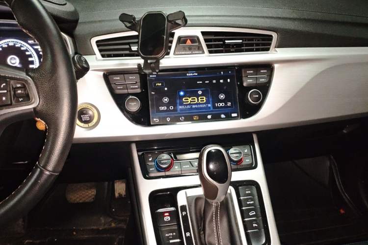 Used Geely Auto Emgrand X7 Sport 2016 1.8TD Automatic Smart Model Audio And AC Panel