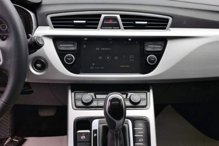 Used Geely Auto Emgrand X7 Sport 2016 1.8TD Automatic Smart Connectivity Version Audio And AC Panel