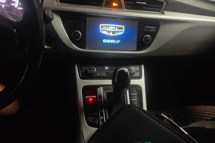 Used Geely Auto Emgrand X7 Sport 2016 1.8TD Automatic ZhiZun Version Audio And AC Panel