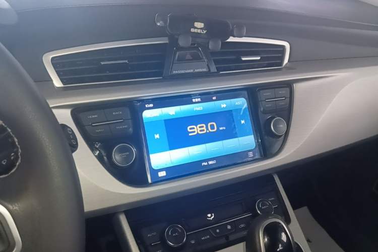 Used Geely Auto Emgrand X7 Sport 2016 1.8TD Automatic ZhiShang Model Audio And AC Panel