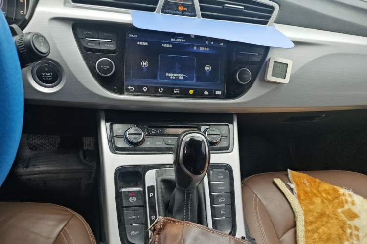 Used Geely Auto Emgrand X7 Sport 2016 1.8TD Automatic ZhiZun Version Audio And AC Panel