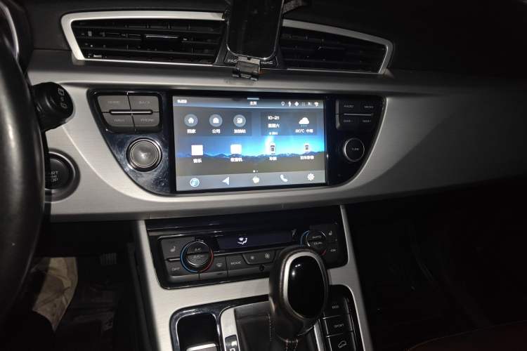 Used Geely Auto Emgrand X7 Sport 2016 1.8TD Automatic ZhiZun Version Audio And AC Panel
