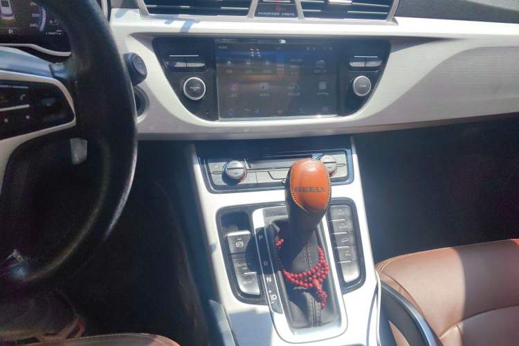 Used Geely Auto Emgrand X7 Sport 2016 1.8TD Automatic ZhiZun Version Audio And AC Panel