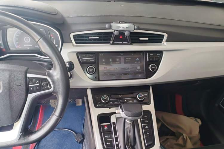 Used Geely Auto Emgrand X7 Sport 2016 1.8TD Automatic Smart Connectivity Version Audio And AC Panel