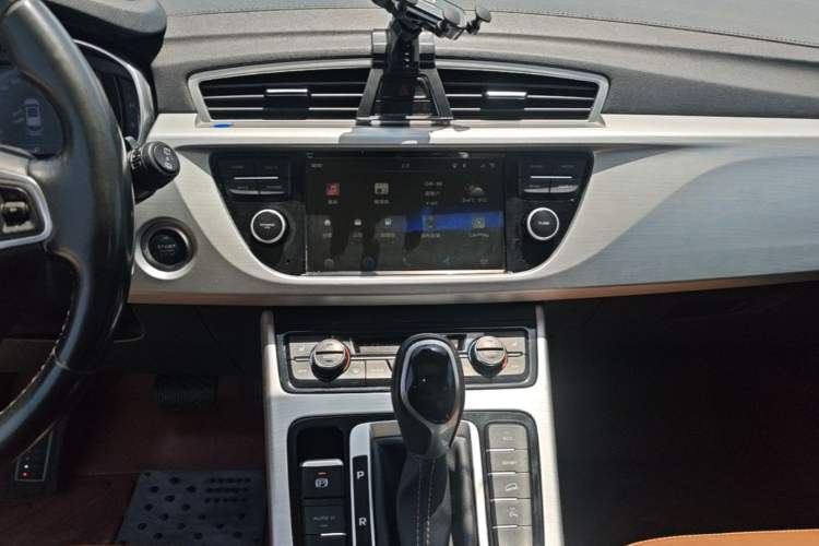 Used Geely Auto Emgrand X7 Sport 2016 1.8TD Automatic ZhiZun Version Audio And AC Panel