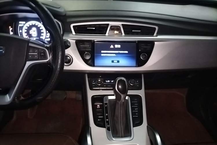 Used Geely Auto Emgrand X7 Sport 2016 1.8TD Automatic ZhiZun Version Audio And AC Panel
