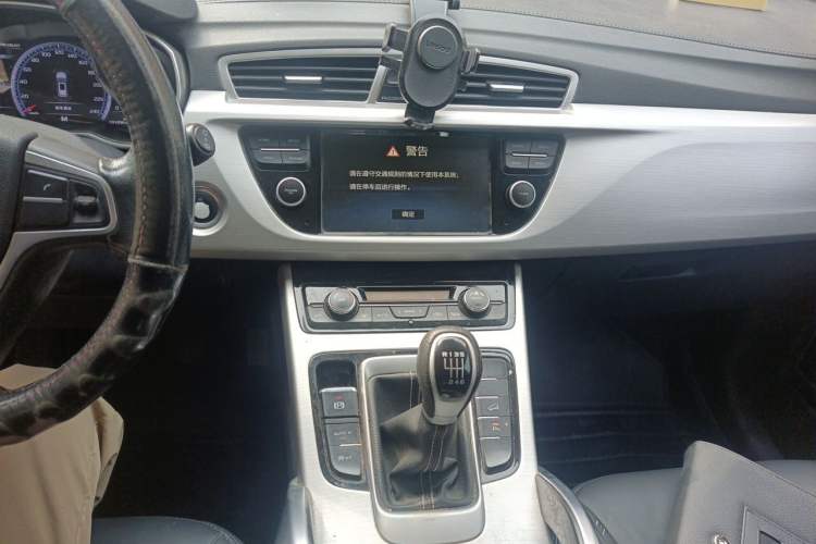 Used Geely Auto Emgrand X7 Sport 2016 2.0L Manual Smart Connect Version Audio And AC Panel