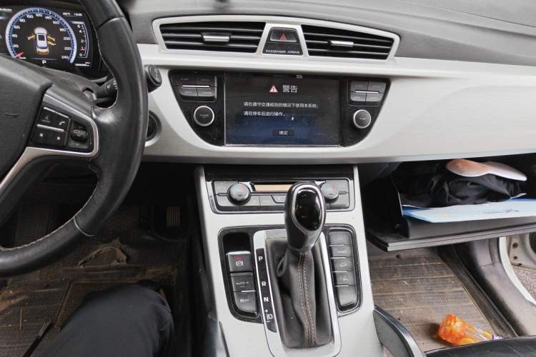 Used Geely Auto Emgrand X7 Sport 2016 1.8TD Automatic Smart Connectivity Version Audio And AC Panel