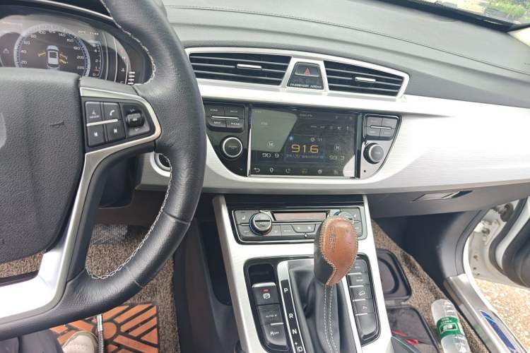Used Geely Auto Emgrand X7 Sport 2016 1.8TD Automatic Smart Model Audio And AC Panel