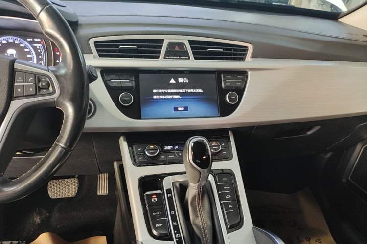 Used Geely Auto Emgrand X7 Sport 2016 1.8TD Automatic ZhiZun Version Audio And AC Panel