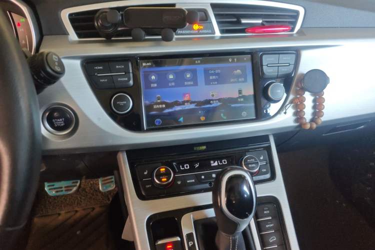 Used Geely Auto Emgrand X7 Sport 2016 1.8TD Automatic Smart Model Audio And AC Panel