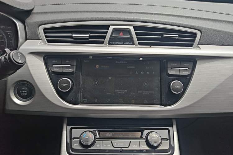 Used Geely Auto Emgrand X7 Sport 2016 2.0L Manual Smart Connect Version Audio And AC Panel