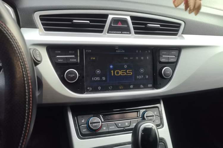 Used Geely Auto Emgrand X7 Sport 2016 1.8TD Automatic Smart Model Audio And AC Panel