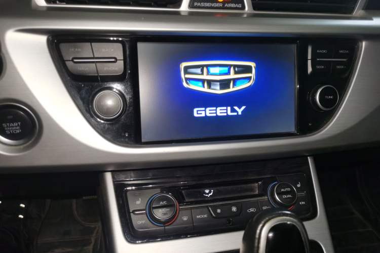 Used Geely Auto Emgrand X7 Sport 2016 1.8TD Automatic Smart Model Audio And AC Panel