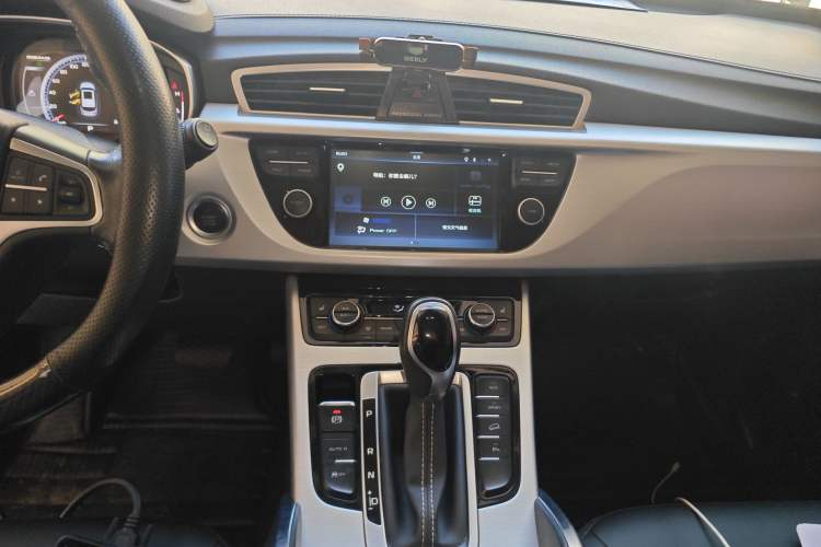 Used Geely Auto Emgrand X7 Sport 2016 1.8TD Automatic Smart Model Audio And AC Panel