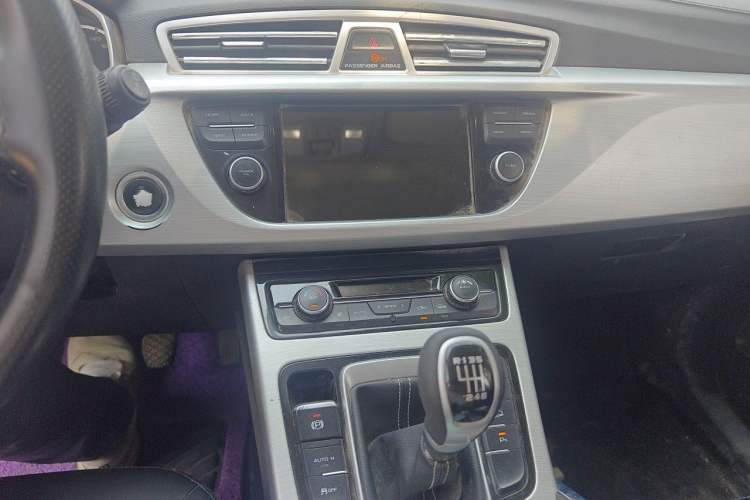 Used Geely Auto Emgrand X7 Sport 2016 2.0L Manual ZhiShang Version Audio And AC Panel