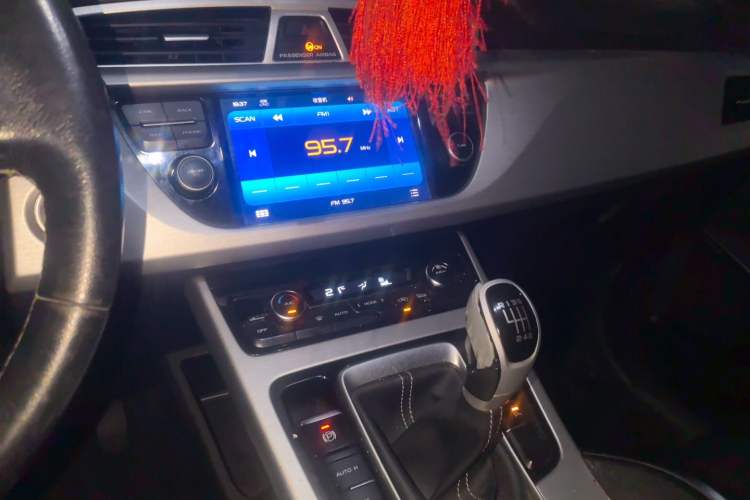 Used Geely Auto Emgrand X7 Sport 2016 2.0L Manual ZhiShang Version Audio And AC Panel
