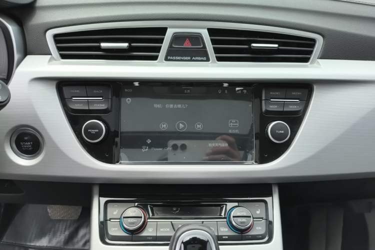 Used Geely Auto Emgrand X7 Sport 2016 1.8TD Automatic Smart Model Audio And AC Panel