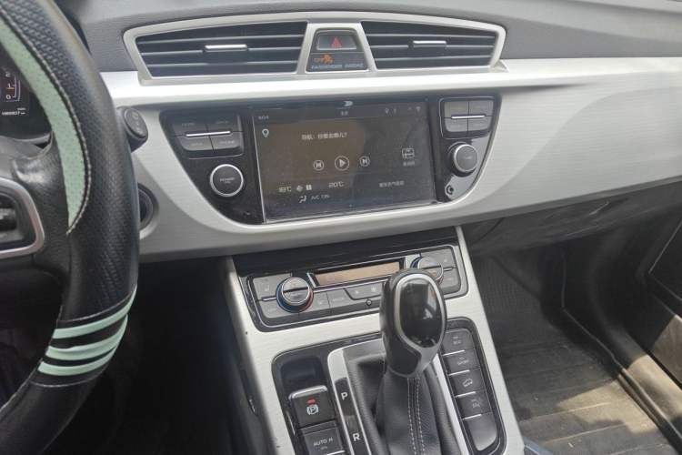 Used Geely Auto Emgrand X7 Sport 2016 1.8TD Automatic Smart Model Audio And AC Panel