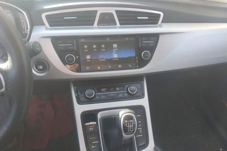 Used Geely Auto Emgrand X7 Sport 2016 2.0L Manual ZhiShang Version Audio And AC Panel