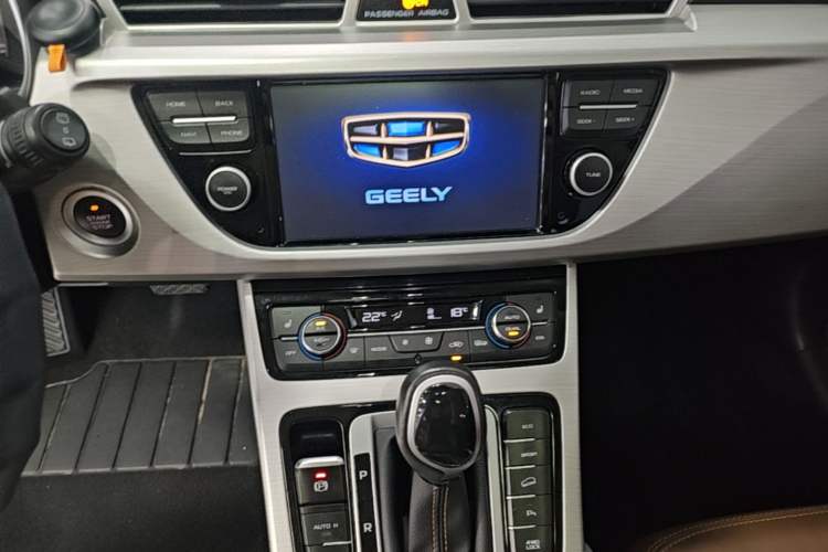 Used Geely Auto Emgrand X7 Sport 2016 1.8TD Automatic All-Wheel-Drive ZhiZun Edition Audio And AC Panel