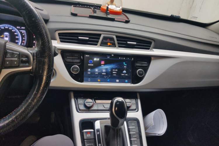 Used Geely Auto Emgrand X7 Sport 2016 1.8TD Automatic Smart Model Audio And AC Panel
