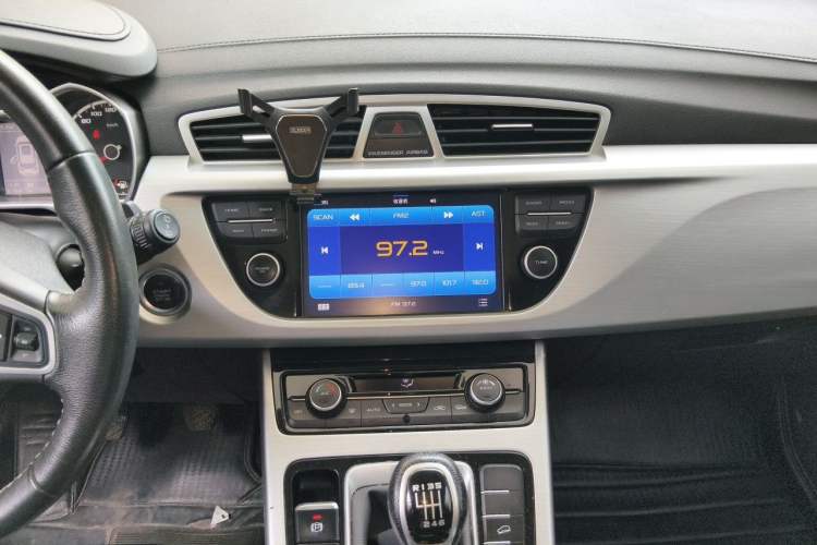Used Geely Auto Emgrand X7 Sport 2016 2.0L Manual ZhiShang Version Audio And AC Panel