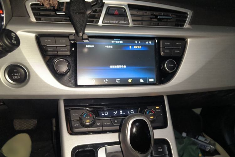 Used Geely Auto Emgrand X7 Sport 2016 1.8TD Automatic Smart Connectivity Version Audio And AC Panel