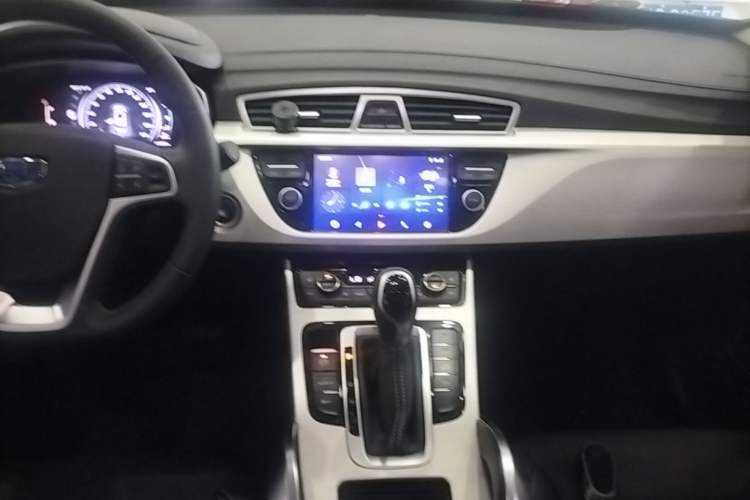 Used Geely Auto Emgrand X7 Sport 2016 1.8TD Automatic ZhiShang Model Audio And AC Panel