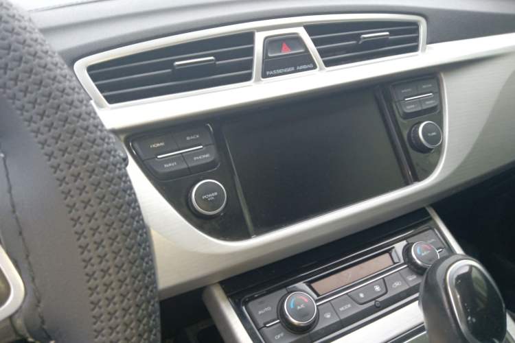 Used Geely Auto Emgrand X7 Sport 2016 1.8TD Automatic ZhiShang Model Audio And AC Panel