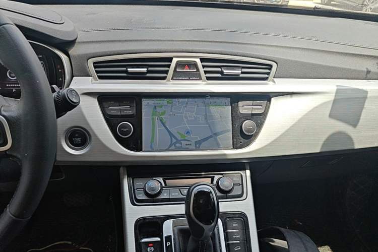 Used Geely Auto Emgrand X7 Sport 2016 1.8TD Automatic Smart Connectivity Version Audio And AC Panel