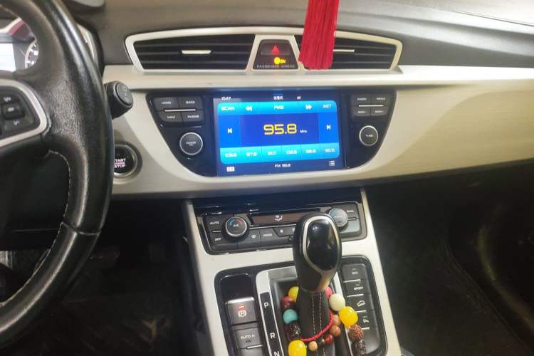 Used Geely Auto Emgrand X7 Sport 2016 1.8TD Automatic ZhiShang Model Audio And AC Panel