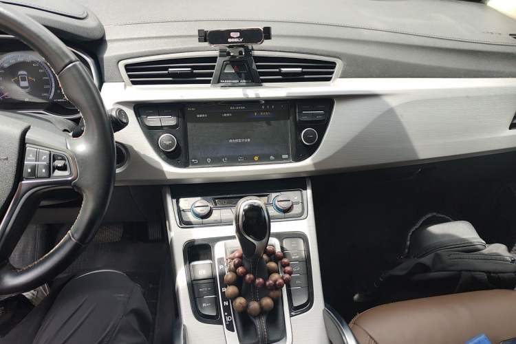 Used Geely Auto Emgrand X7 Sport 2016 1.8TD Automatic ZhiZun Version Audio And AC Panel