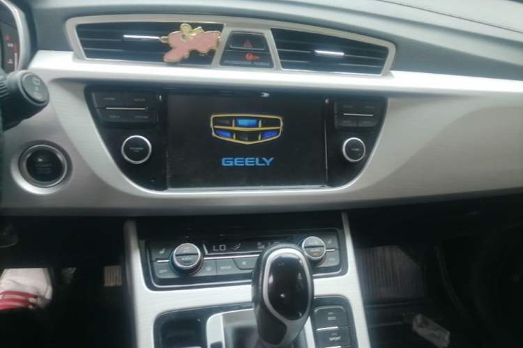 Used Geely Auto Emgrand X7 Sport 2016 1.8TD Automatic Smart Model Audio And AC Panel