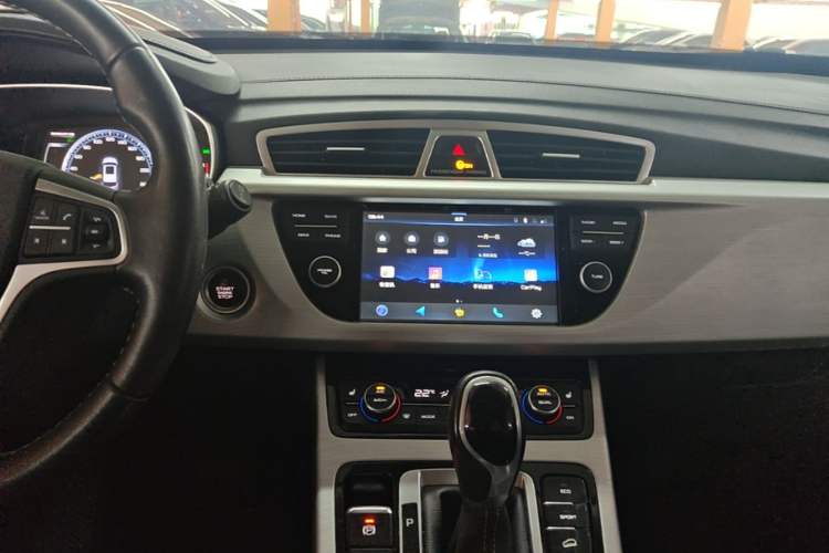 Used Geely Auto Emgrand X7 Sport 2016 1.8TD Automatic Smart Model Audio And AC Panel